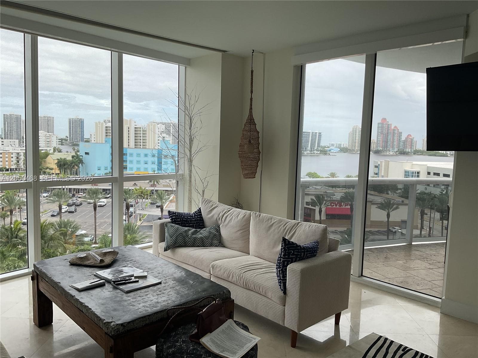 18201 Collins Ave 901A photo 1