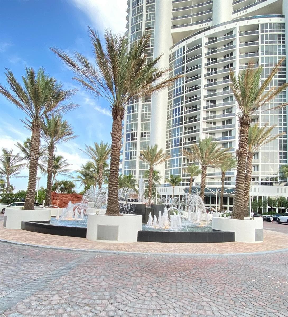 18201 Collins Ave 901A photo 18