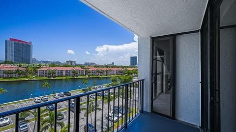 200 E Leslie Dr 722 photo 9