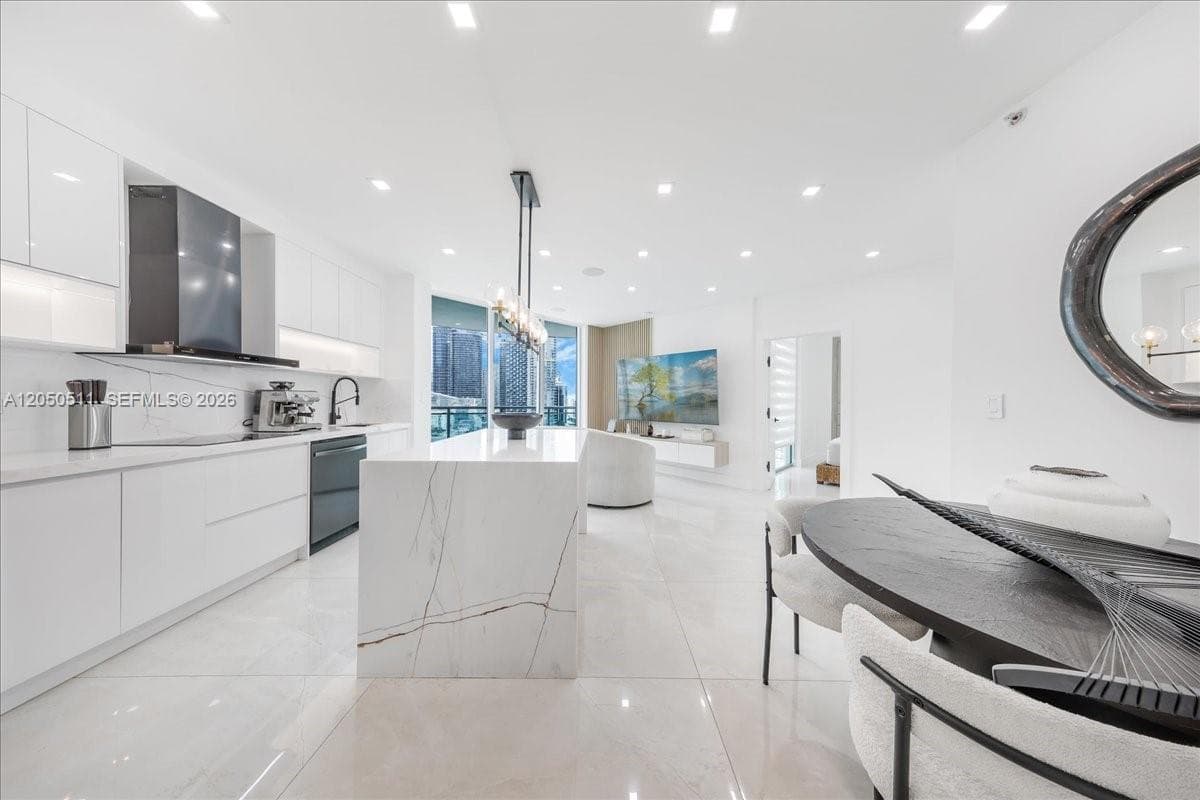 350 S Miami Ave 2314 photo 3