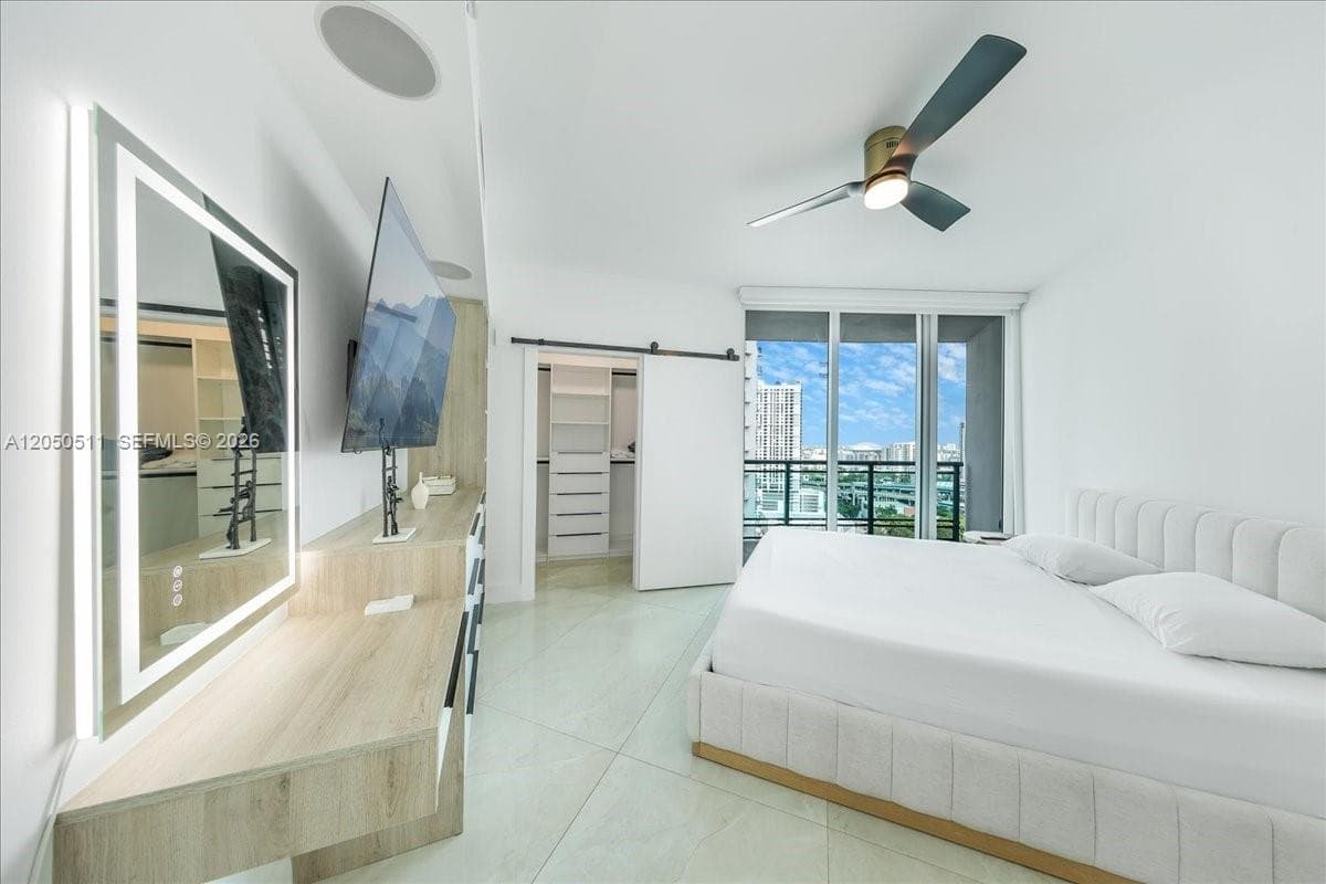 350 S Miami Ave 2314 photo 8