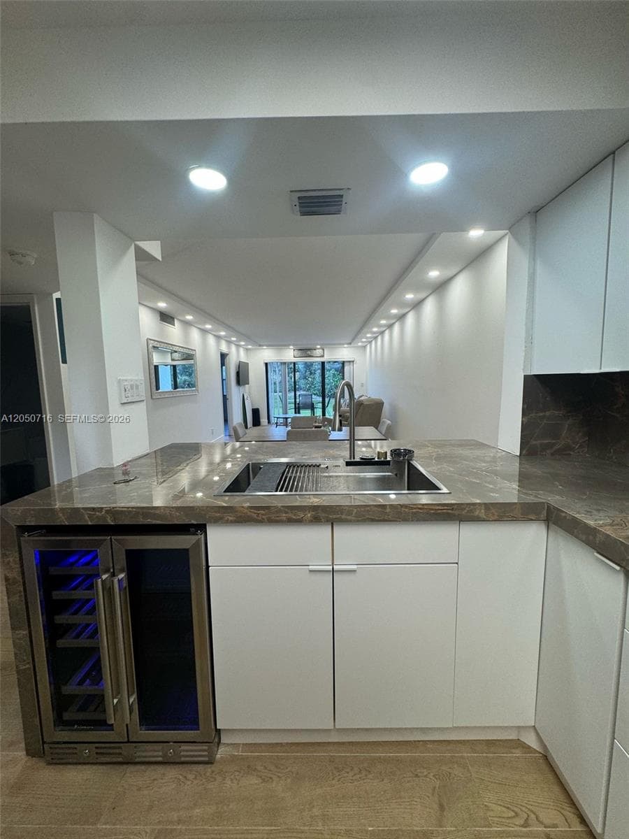 10044 S Ocean Dr 105 photo 4