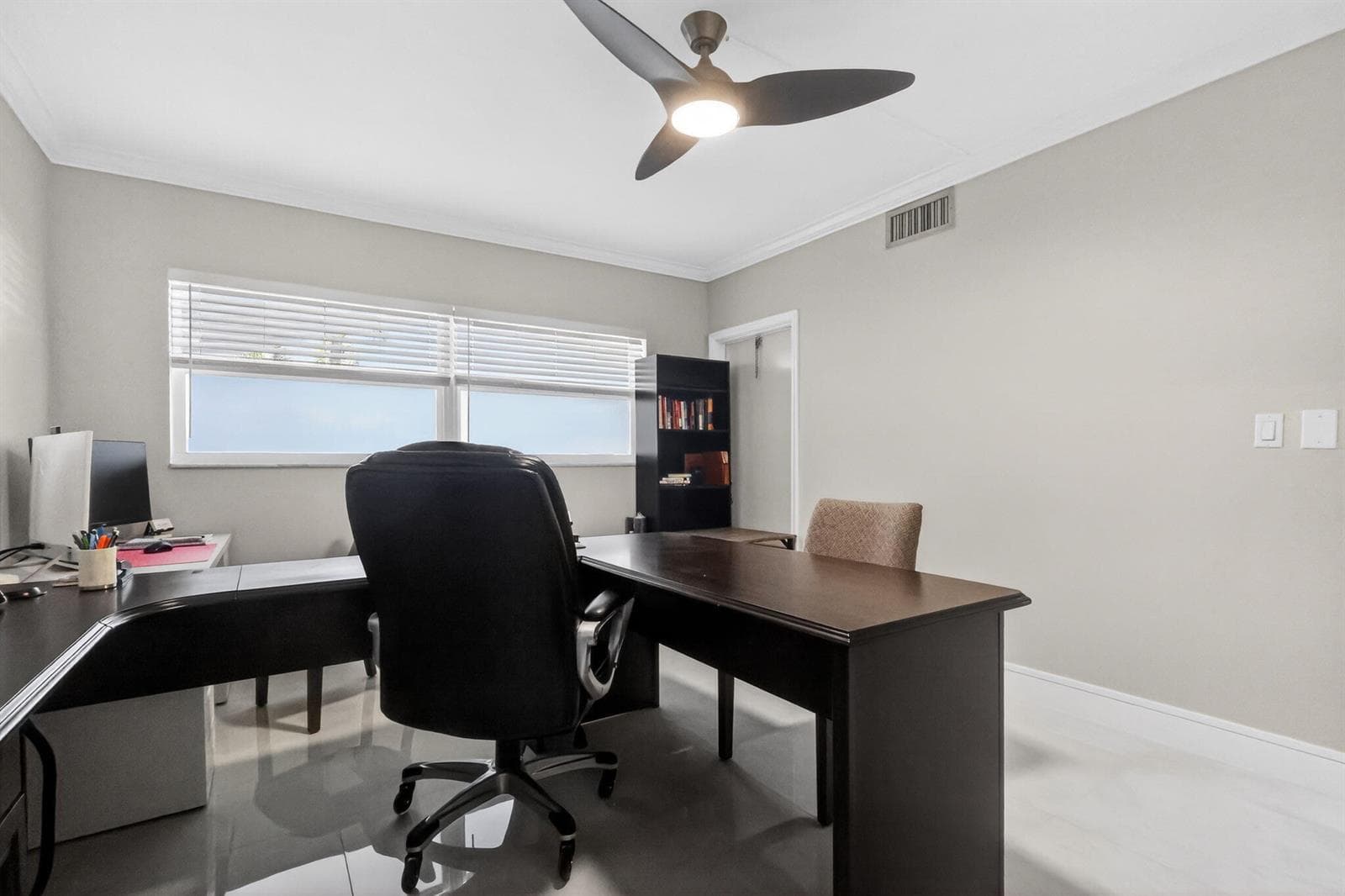 700 NE Harbour Terrace 1250 photo 10