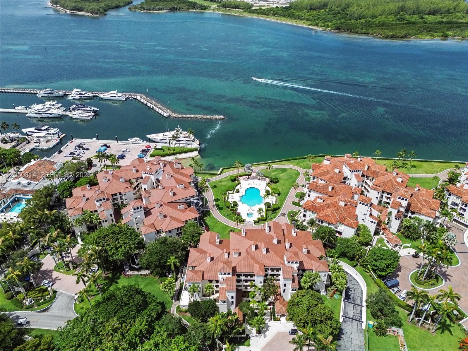 2124 Fisher Island Dr 2124 photo 6