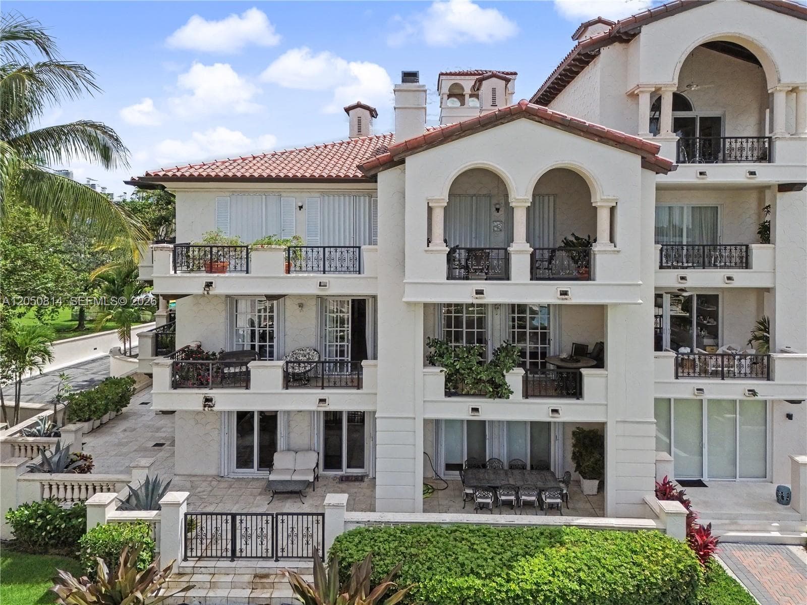 2124 Fisher Island Dr 2124 photo 1