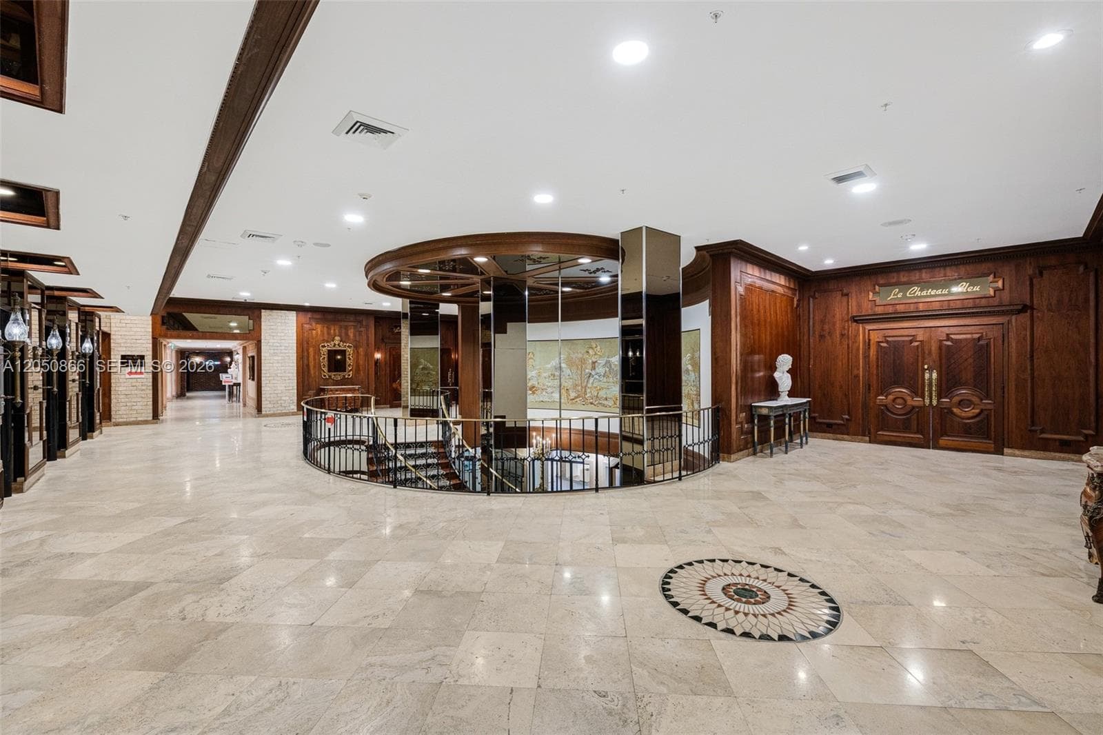 6039 Collins Ave 517 photo 2