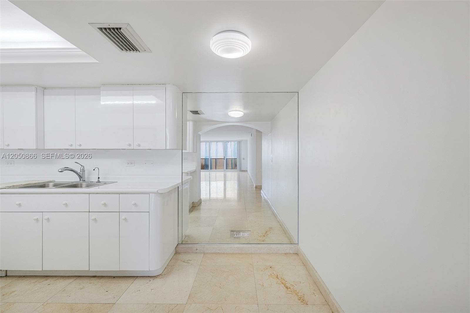 6039 Collins Ave 517 photo 10
