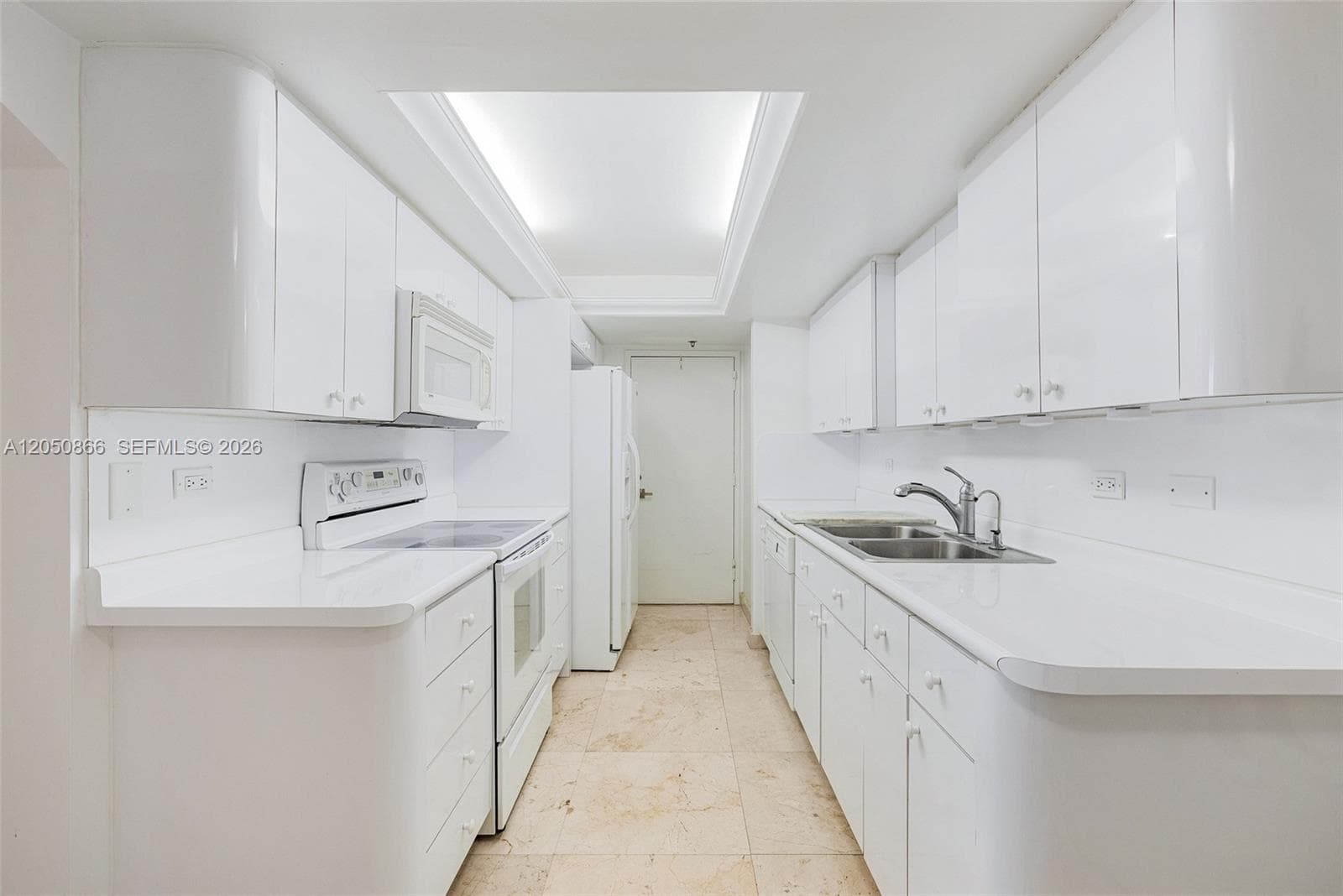 6039 Collins Ave 517 photo 11
