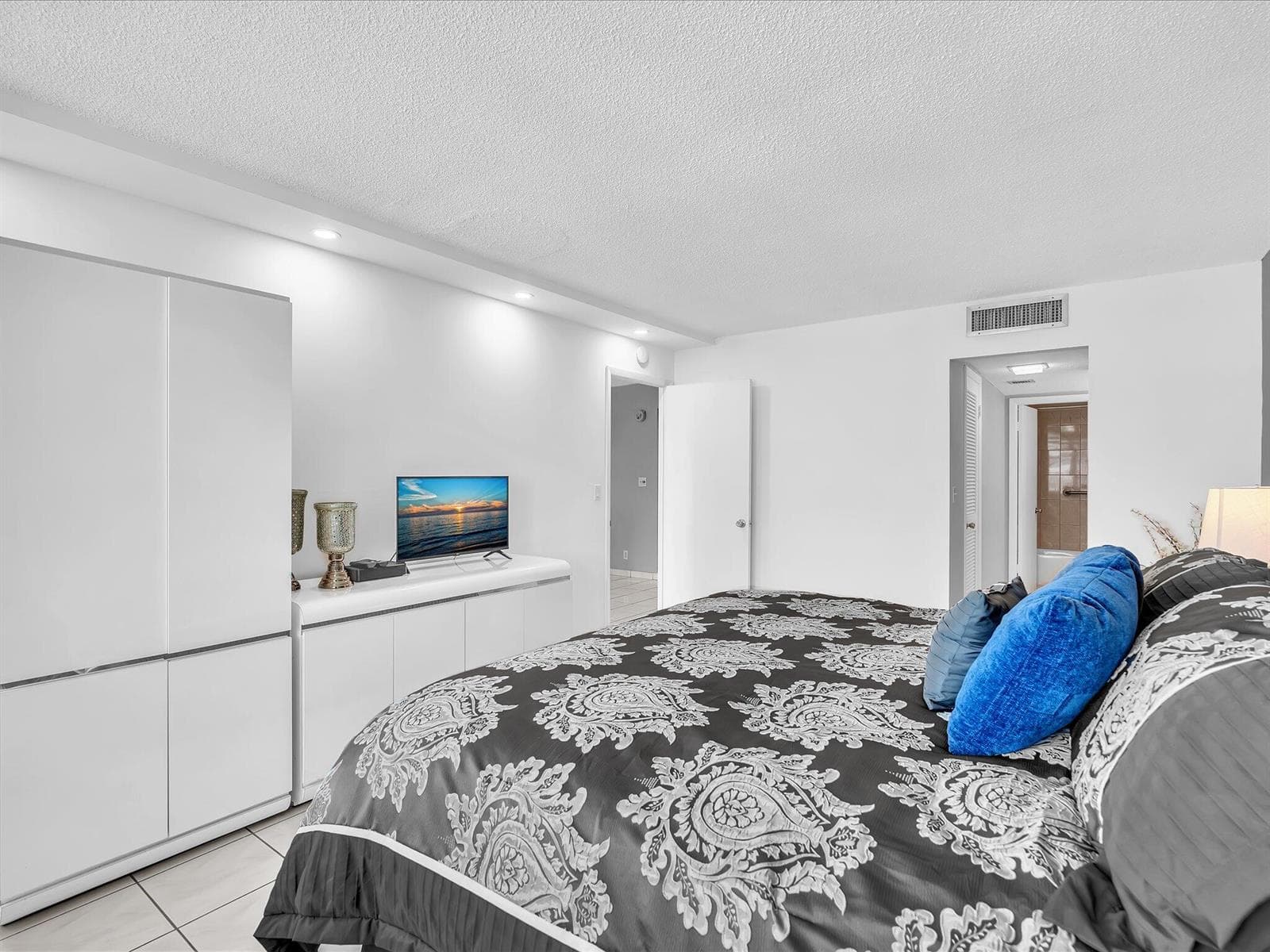 1410 S Ocean Drive 1103 photo 23