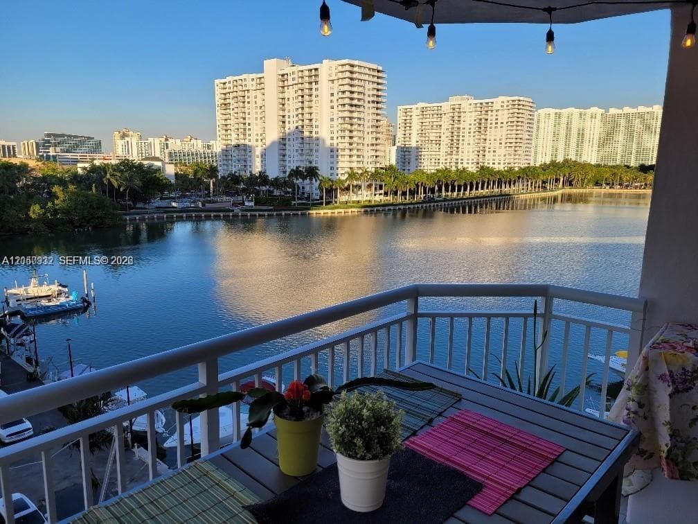 18081 Biscayne Blvd 602 photo 2