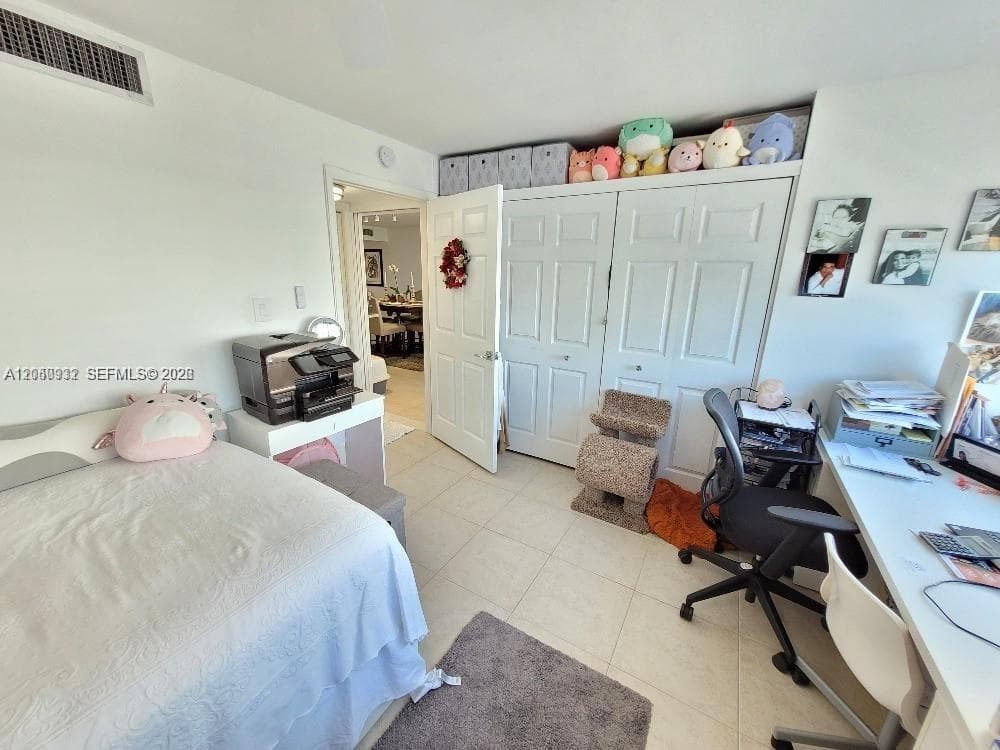 18081 Biscayne Blvd 602 photo 17