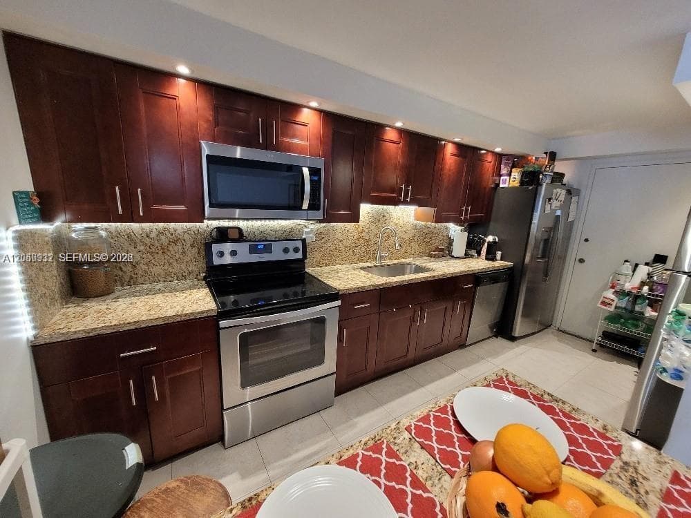 18081 Biscayne Blvd 602 photo 3