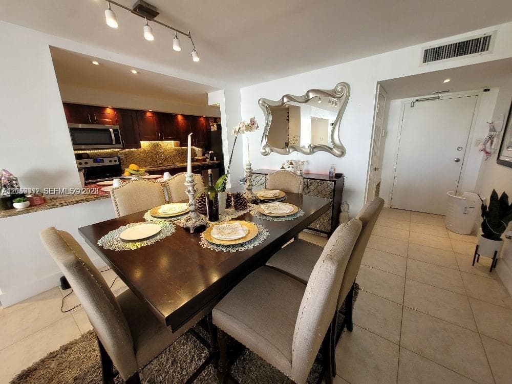 18081 Biscayne Blvd 602 photo 5