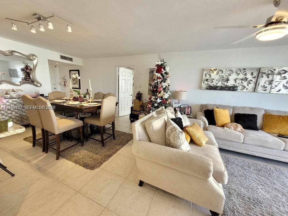 18081 Biscayne Blvd 602 photo 9