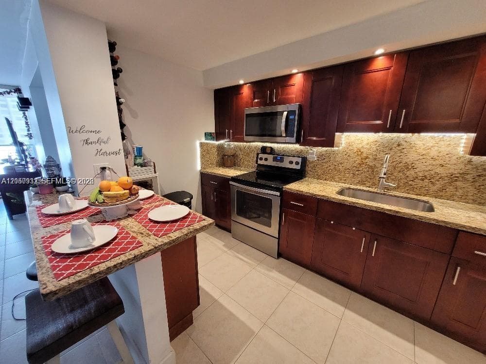 18081 Biscayne Blvd 602 photo 4