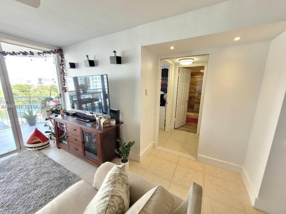 18081 Biscayne Blvd 602 photo 8