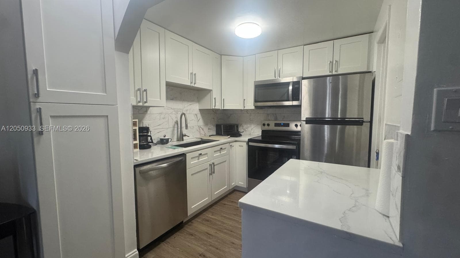 636 NW 13th St 0230 photo 4
