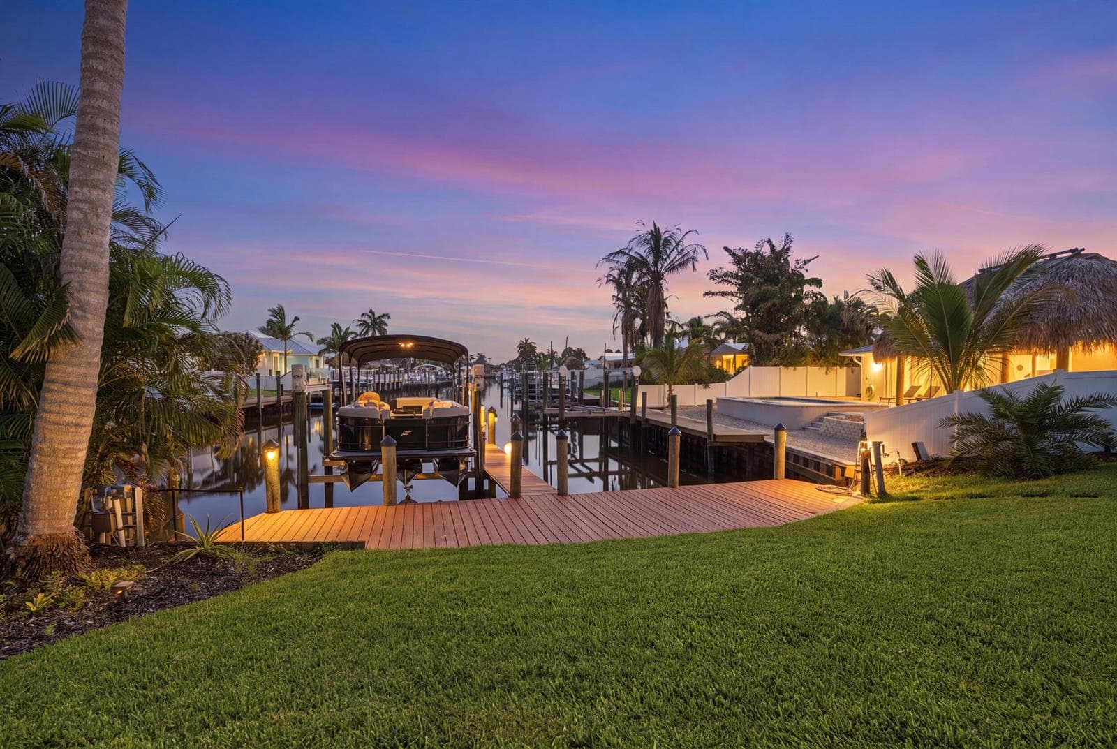 1489 SW Seahawk Way photo 4