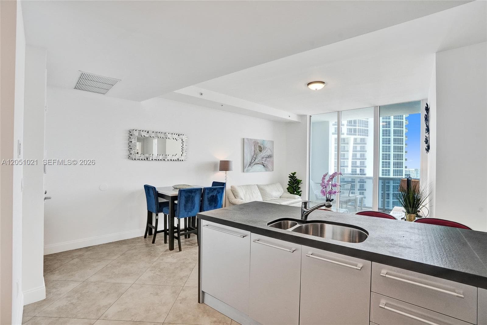 18201 Collins Ave 4705 photo 2