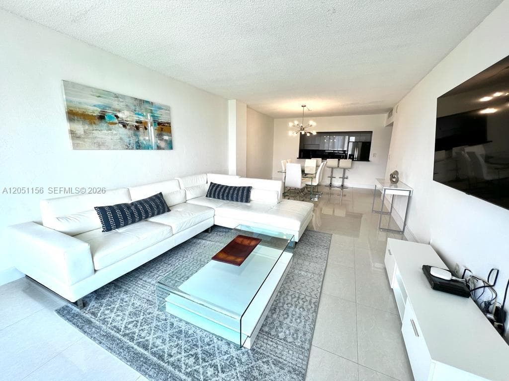 19370 Collins Ave 918 photo 2
