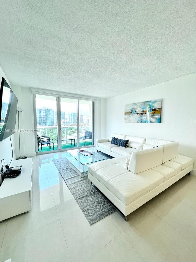19370 Collins Ave 918 photo 6