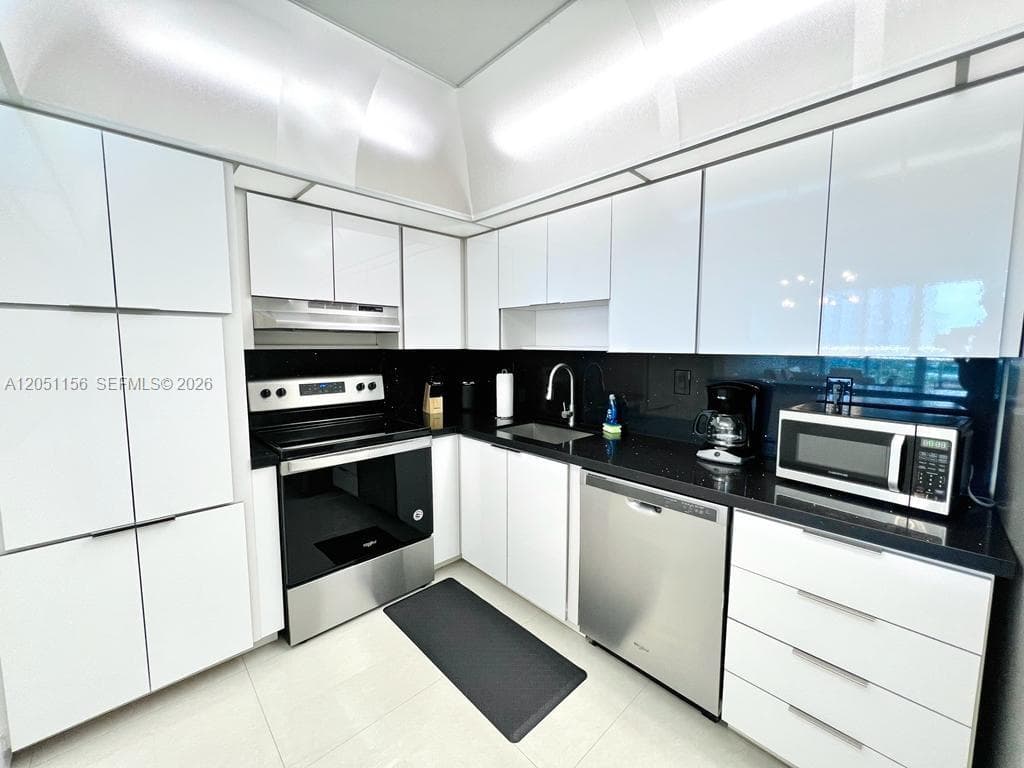 19370 Collins Ave 918 photo 9