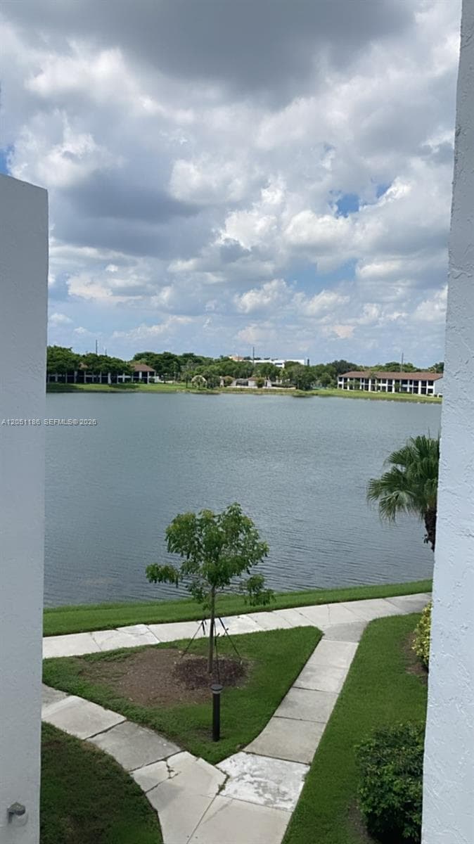 212 Lake Pointe Dr 307 photo 14