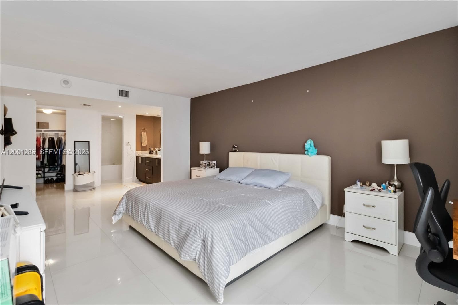 100 Bayview Dr 2014 photo 7