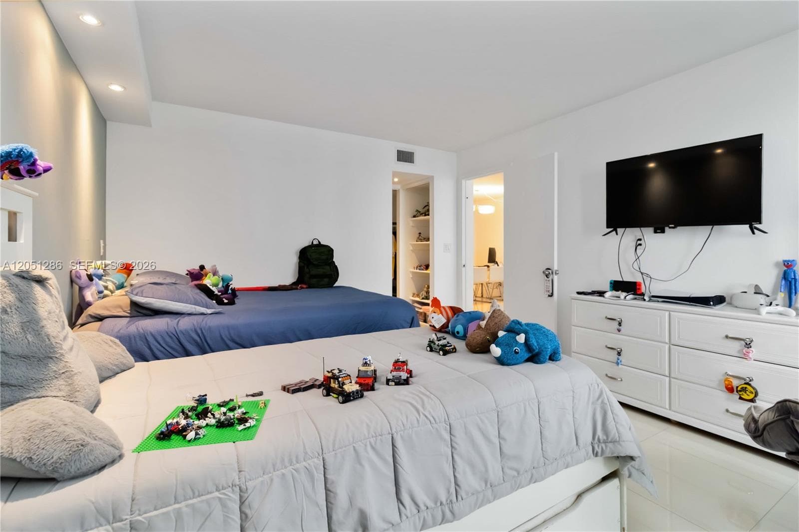 100 Bayview Dr 2014 photo 11