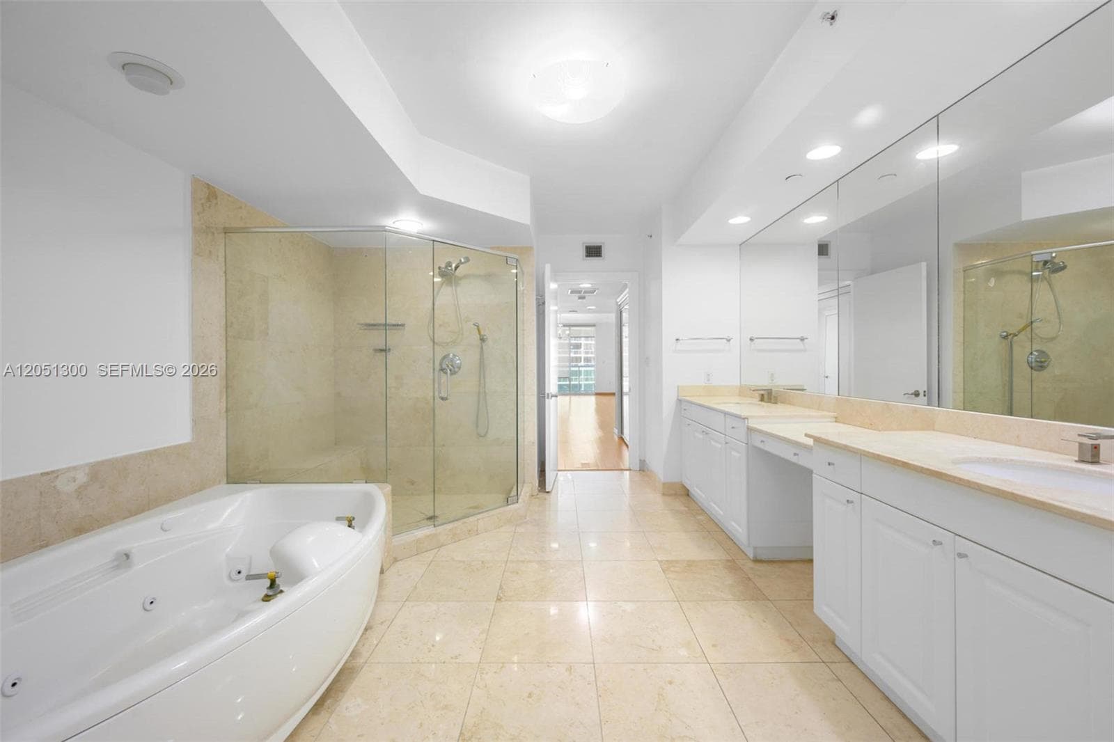 20201 E Country Club Dr 1502 photo 18