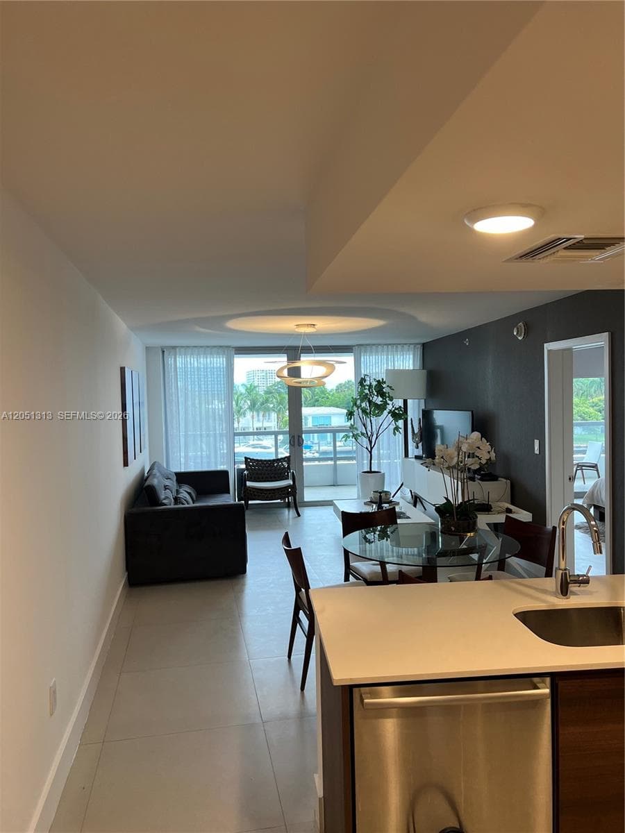 9261 E Bay Harbor Dr 403 photo 2