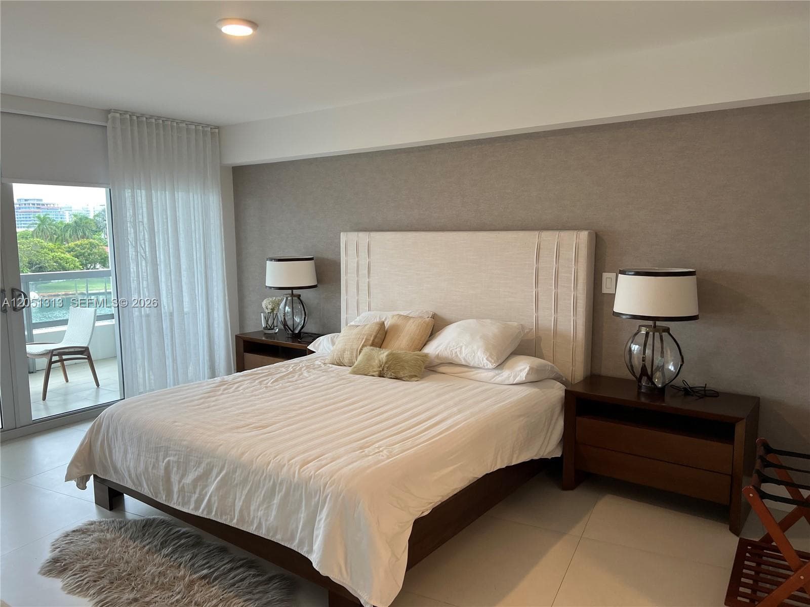 9261 E Bay Harbor Dr 403 photo 4