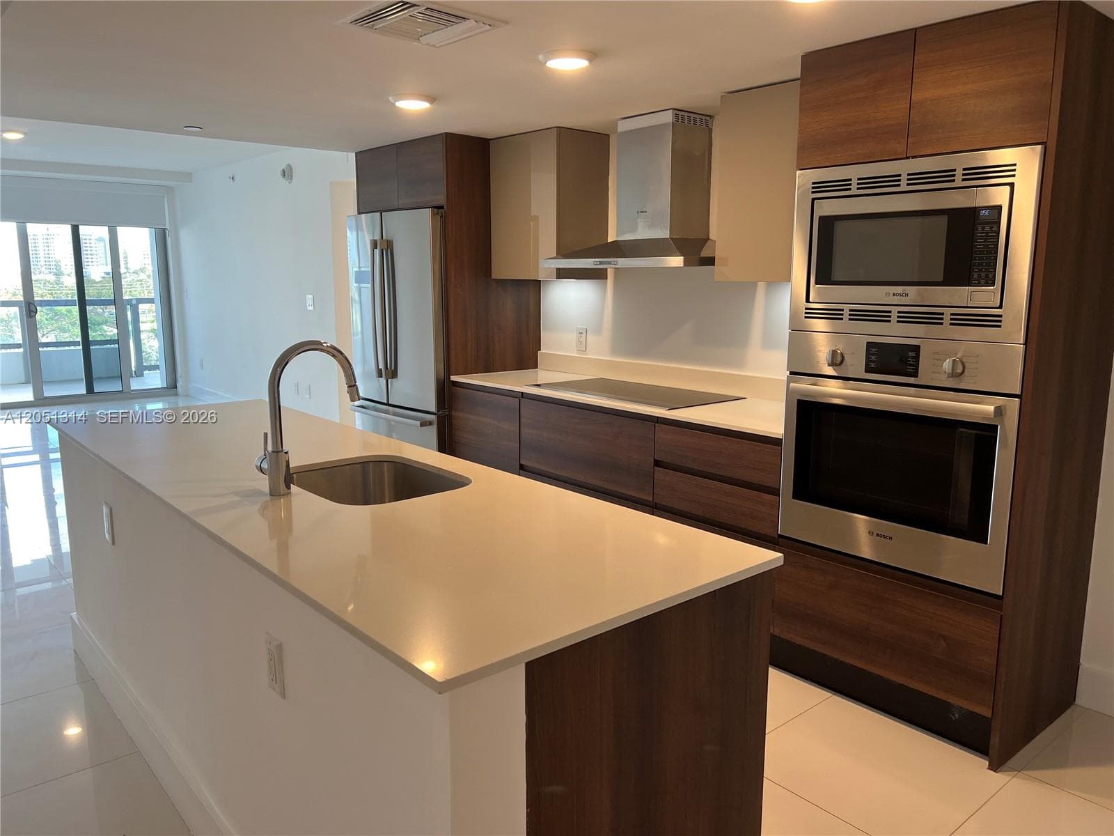 9261 E Bay Harbor Dr 604 photo 2