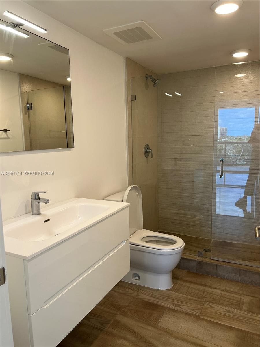 9261 E Bay Harbor Dr 604 photo 6