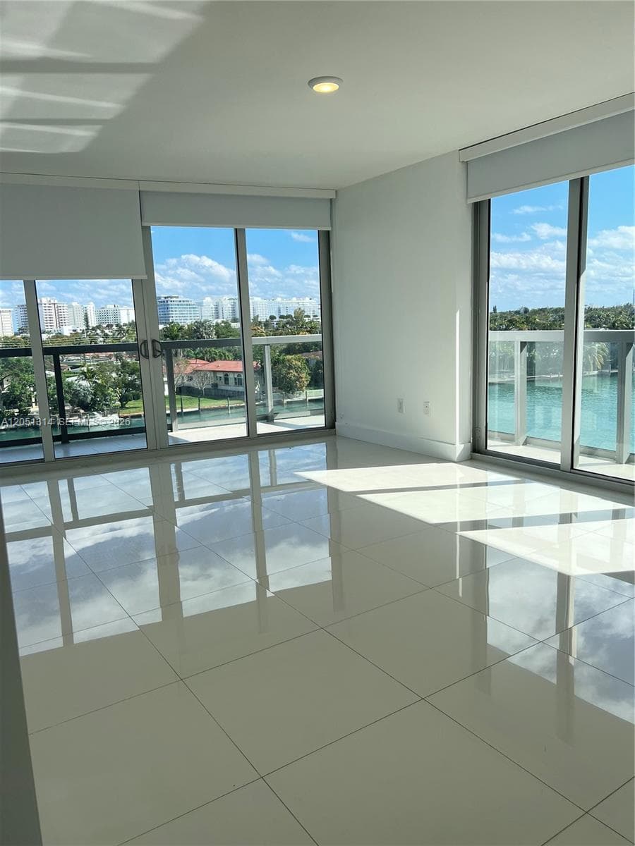9261 E Bay Harbor Dr 604 photo 3