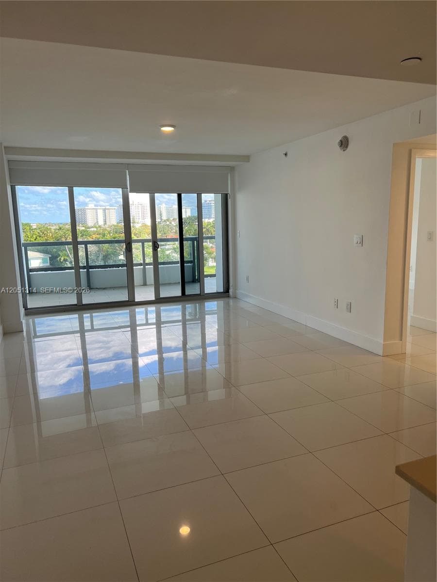 9261 E Bay Harbor Dr 604 photo 5
