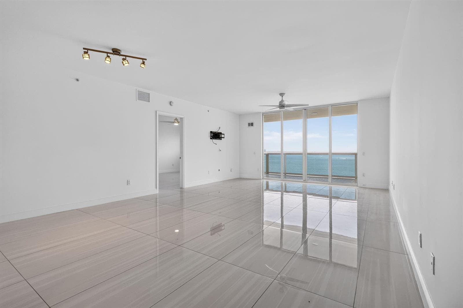 2650 Lake Shore Drive 1005 photo 13