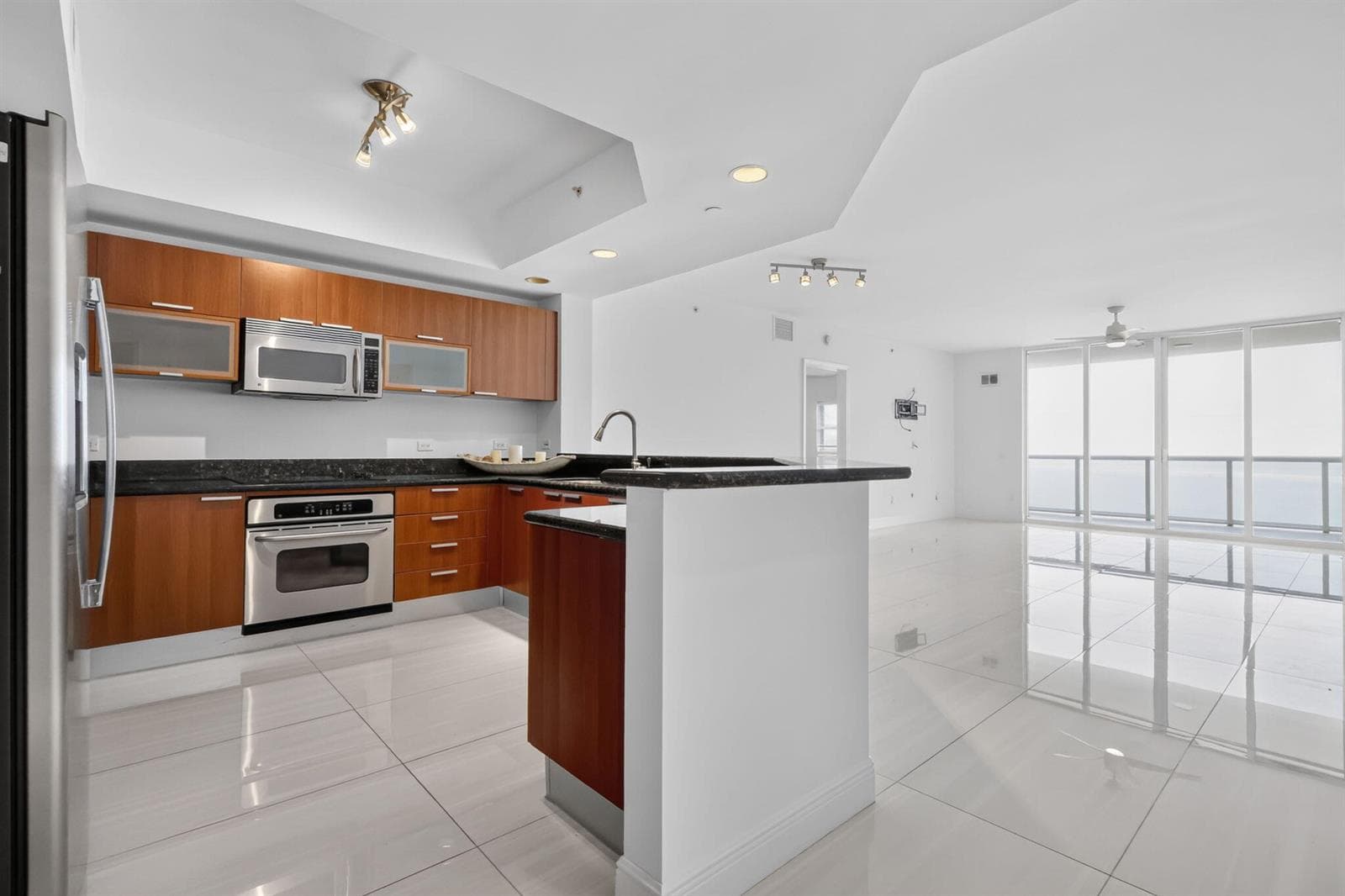2650 Lake Shore Drive 1005 photo 5