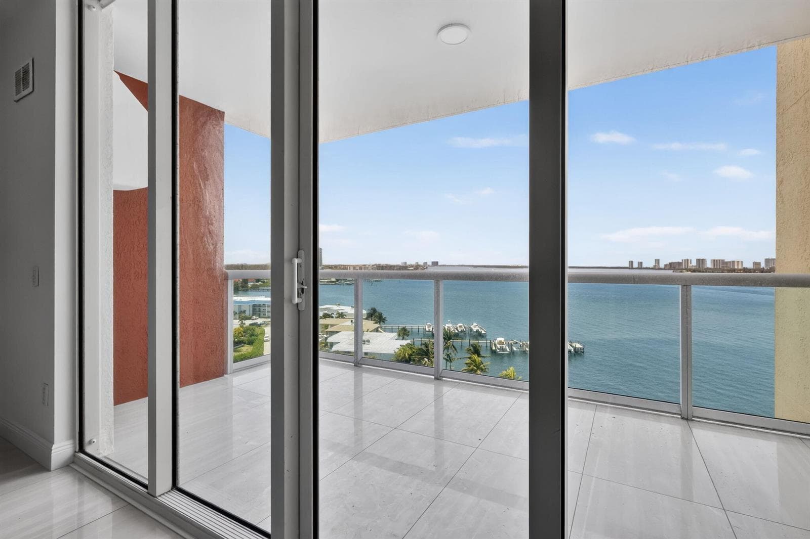 2650 Lake Shore Drive 1005 photo 20