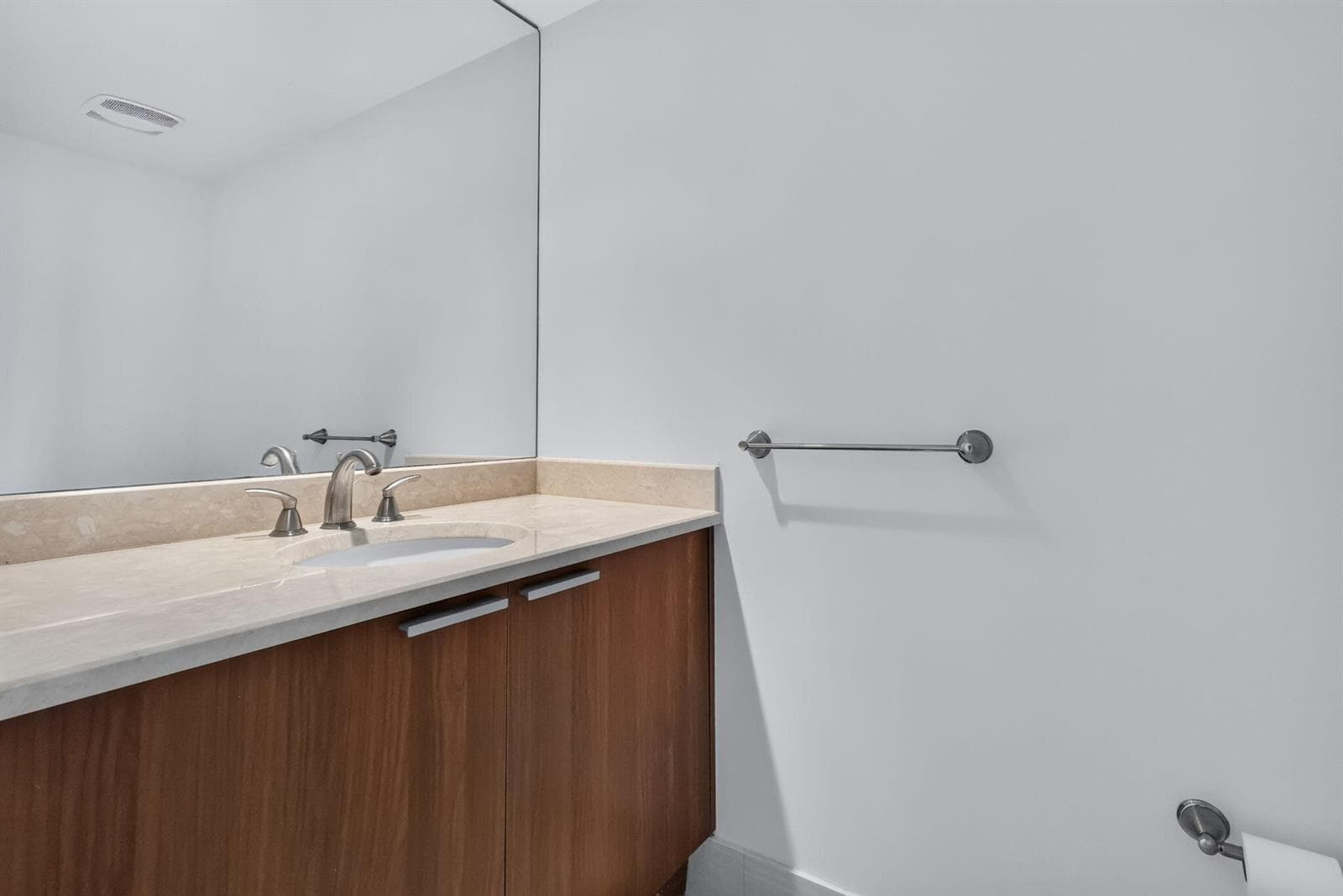 2650 Lake Shore Drive 1005 photo 18