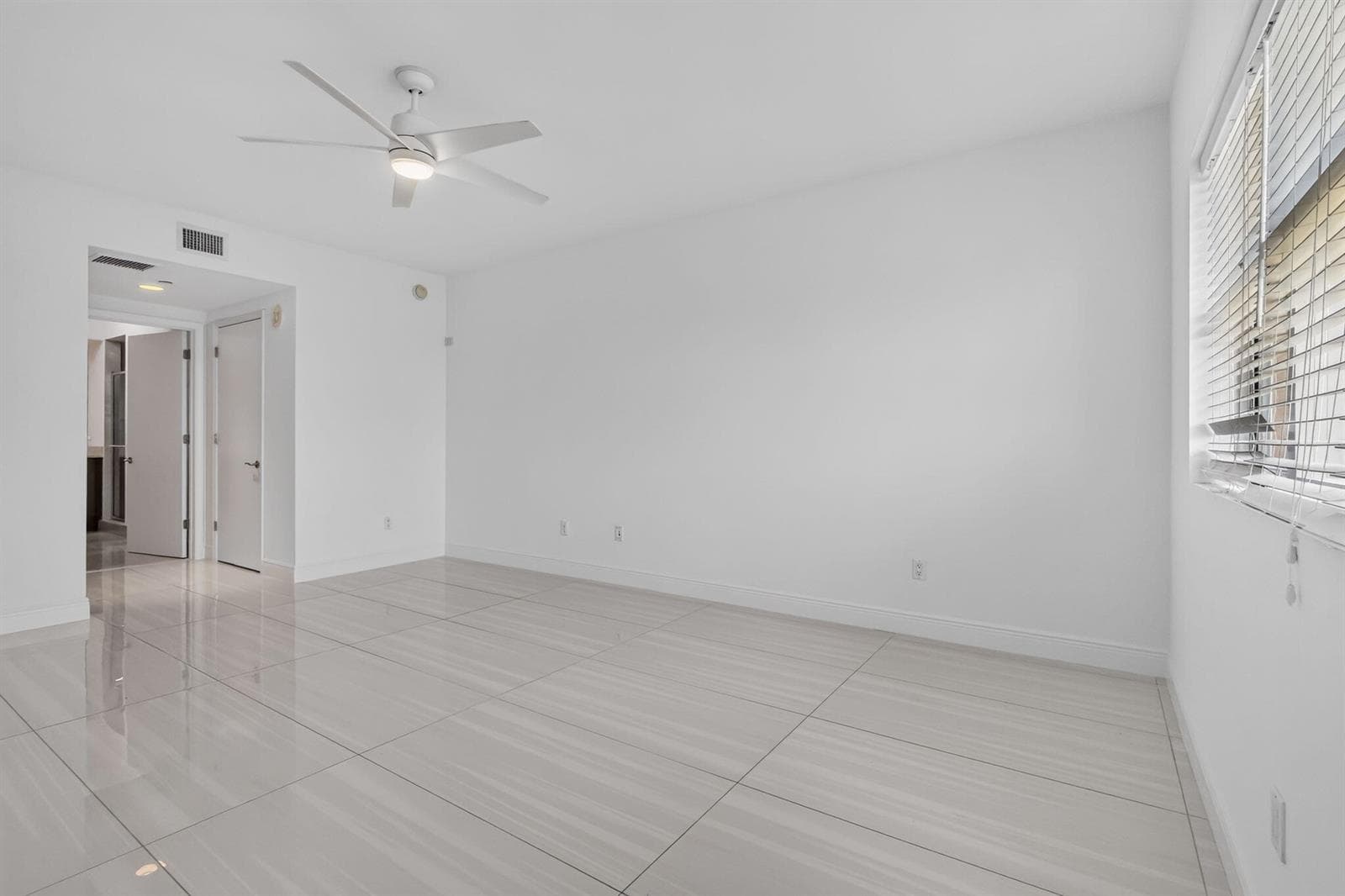 2650 Lake Shore Drive 1005 photo 21