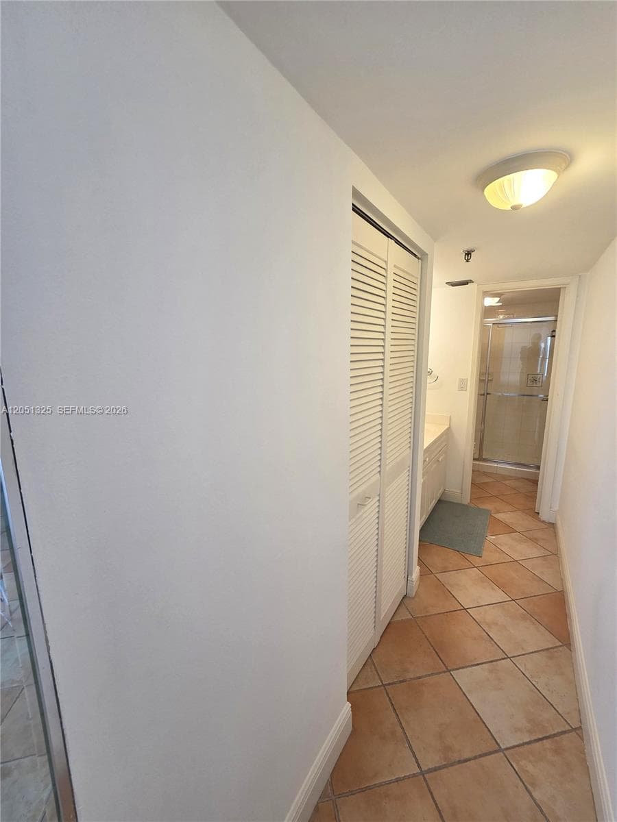 2625 Collins Ave 1506 photo 9