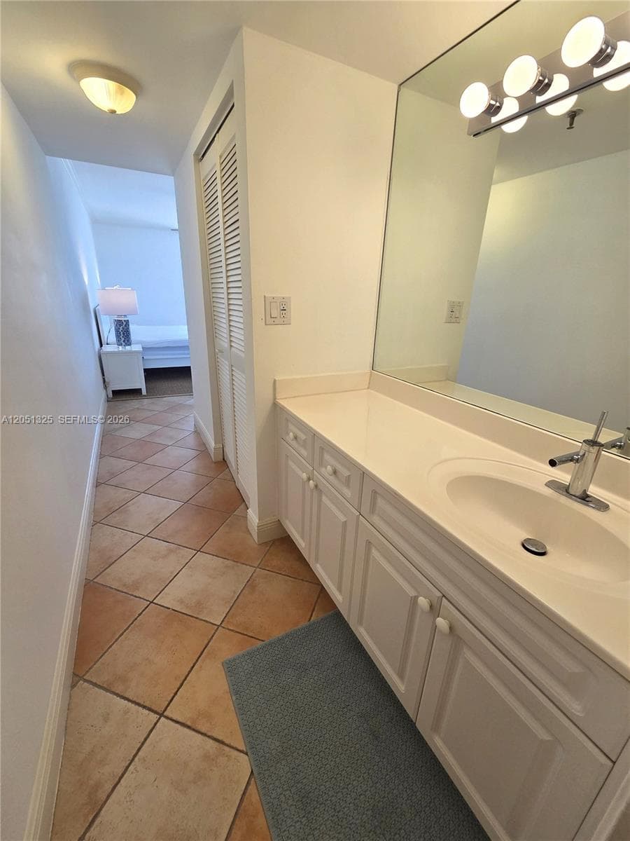 2625 Collins Ave 1506 photo 8