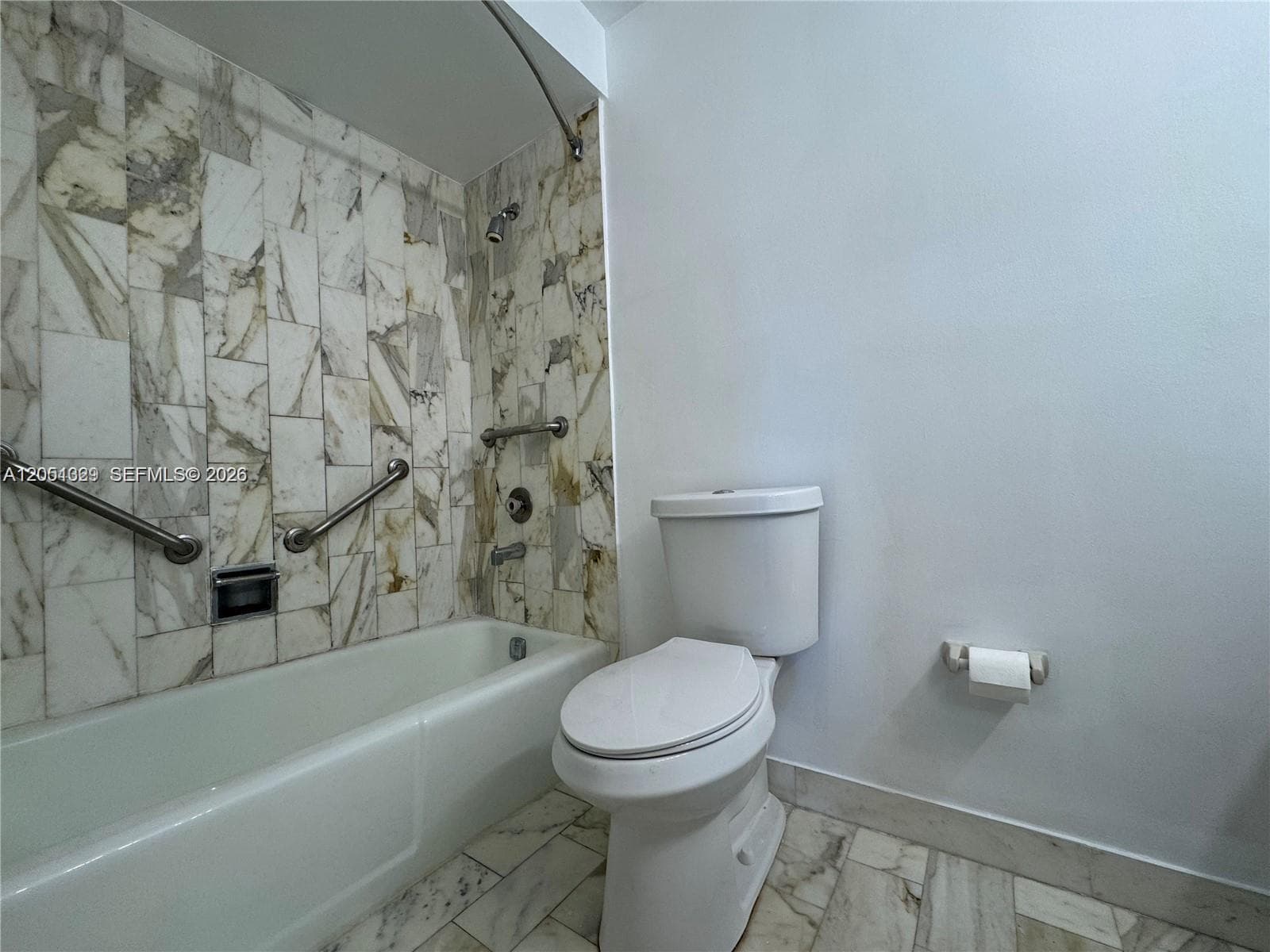 2600 NE 135th St 4J-A photo 16