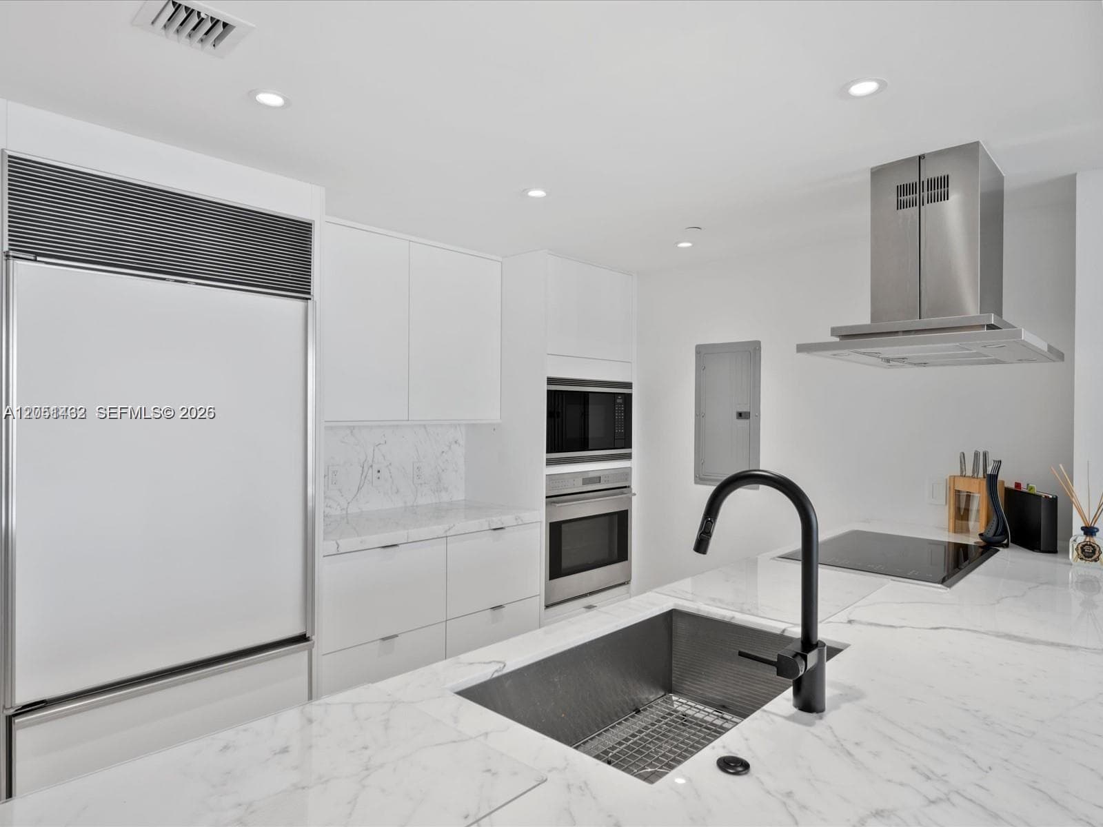 495 Brickell Ave 2305 photo 6