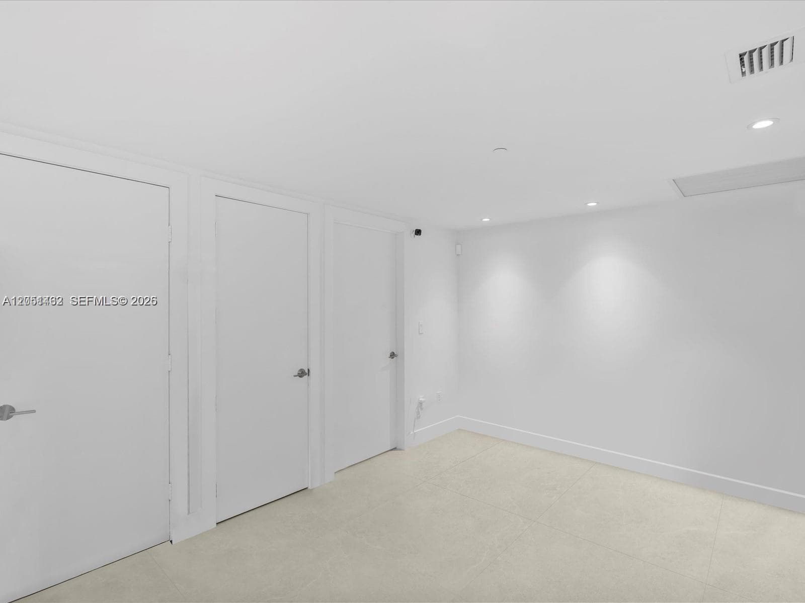 495 Brickell Ave 2305 photo 17