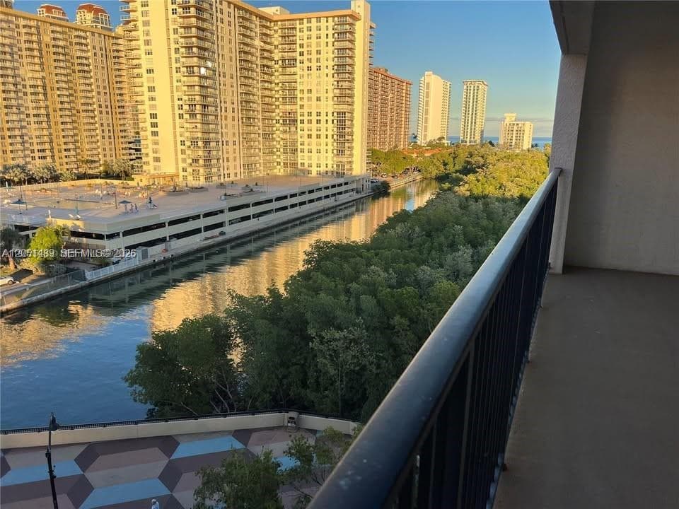17150 N Bay Rd 2814 photo 8