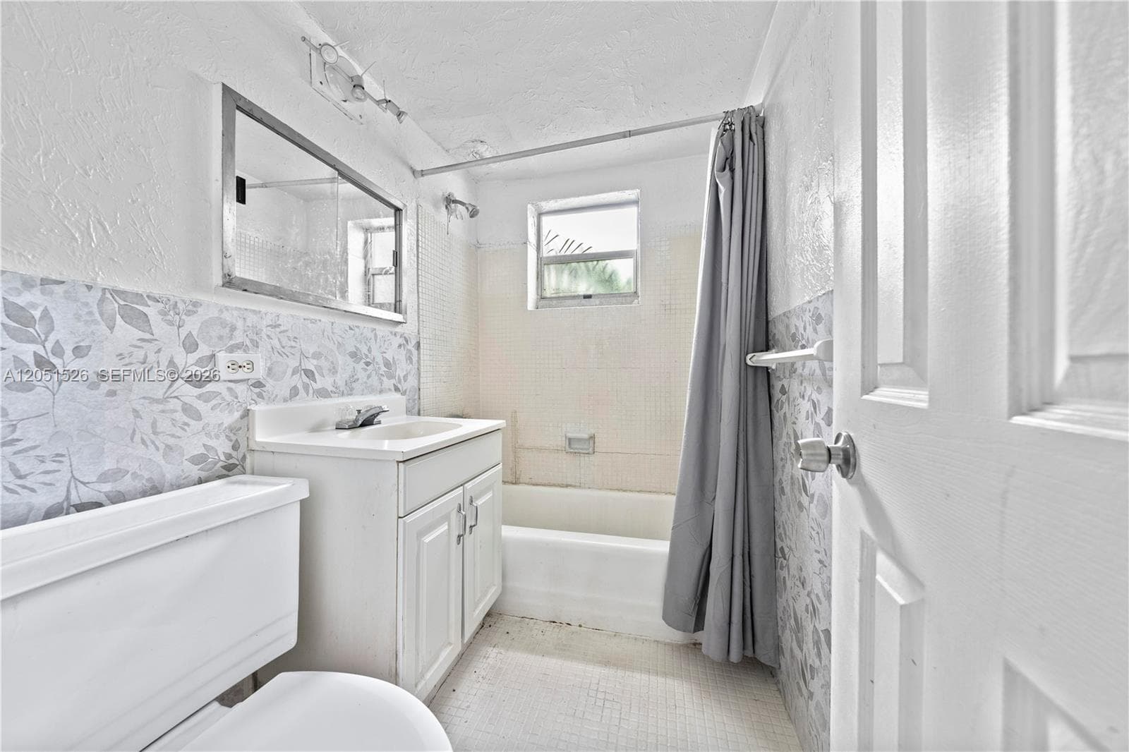 1610 NW N River Dr 201 photo 11