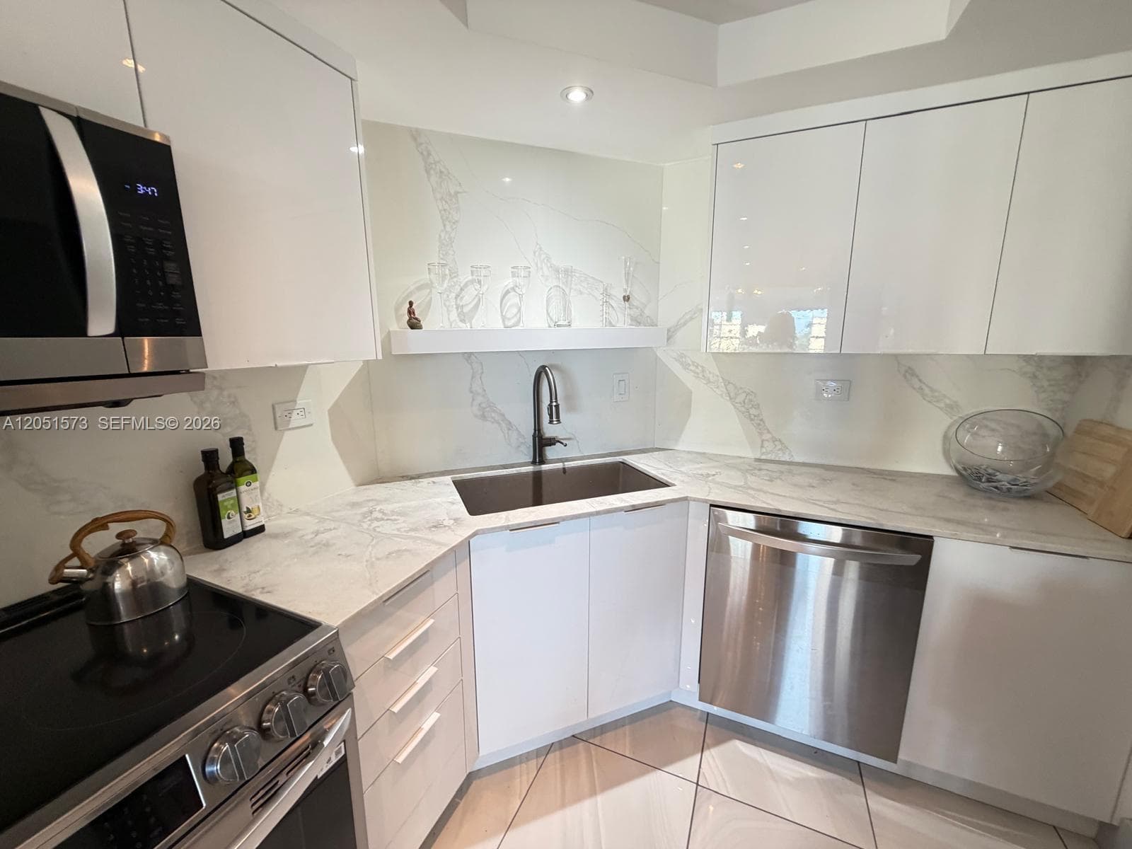 3111 N Ocean Dr 401 photo 4