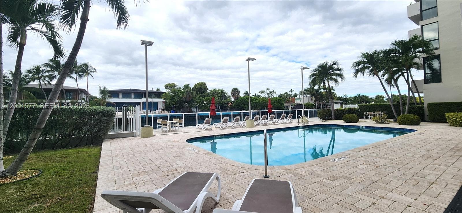 9800 W Bay Harbor Dr 309 photo 4